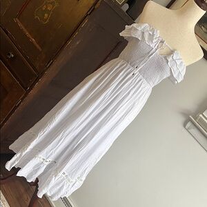 Elegant White strapless Dress